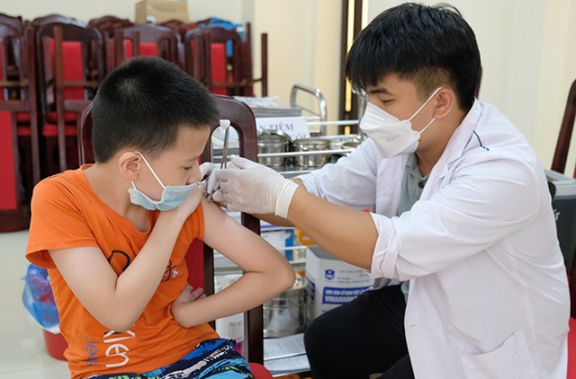 Sáng 3/10: Nhiều nơi đã ghi nhận các biến thể mới lây lan nhanh hơn chủng gốc, cần đẩy nhanh tiêm vaccin COVID-19 - Ảnh 1.