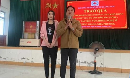Trường Giang và Nhã Phương âm thầm về Quảng Nam giúp đỡ người dân vùng lũ