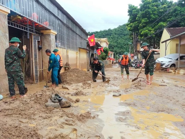 Nghệ An: Trận lũ quét kinh hoàng gây thiệt hại hơn 100 tỷ đồng - Ảnh 2.