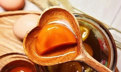 Mật ong ngâm với thứ này thành thuốc bổ thượng hạng: Chị em chăm dùng để luôn trẻ khỏe, U60 da vẫn căng đẹp