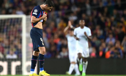Công thần mắc sai lầm nghiêm trọng, Barcelona đặt một chân xuống 'vực thẳm' Europa League