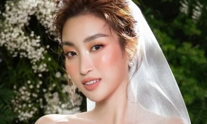 Đỗ Mỹ Linh chỉ cần tô điểm nhẹ nhàng vẫn khoe được vẻ đẹp xinh như công chúa