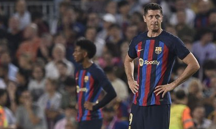 Barca lại thua đậm Bayern, xuống chơi ở Europa League