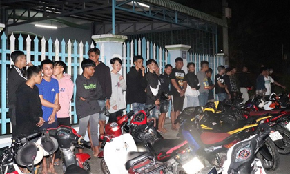 Cảnh sát ‘mật phục’ bắt giữ nhiều nhóm đối tượng nẹt pô, lạng lách, đánh võng trên phố