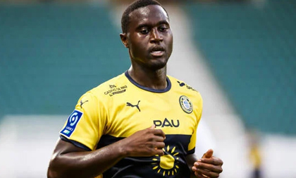 Quang Hải được đồng đội tại Pau FC khen ngợi