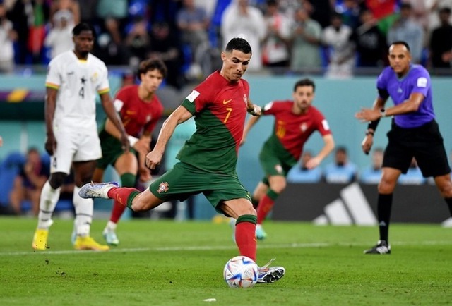 Ngoài Ronaldo xuất sắc, Bồ Đào Nha vẫn còn đó 