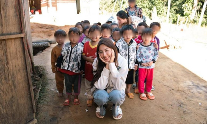 Thùy Tiên làm từ thiện ở nơi 'không có tên trên bản đồ', được trải nghiệm cảm giác ngủ tại “khách sạn ngàn sao”