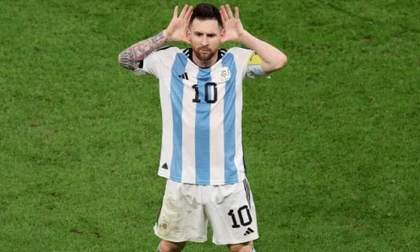 Lionel Messi, ngôi sao bóng đá hàng đầu, đã có những khoảnh khắc đáng nhớ khi ăn mừng chiến thắng với đội Argentina trước đối thủ Hà Lan. Với những hình ảnh này, bạn có thể tìm hiểu thêm về vận động viên và sự thật đằng sau những chiến thắng của anh ấy.