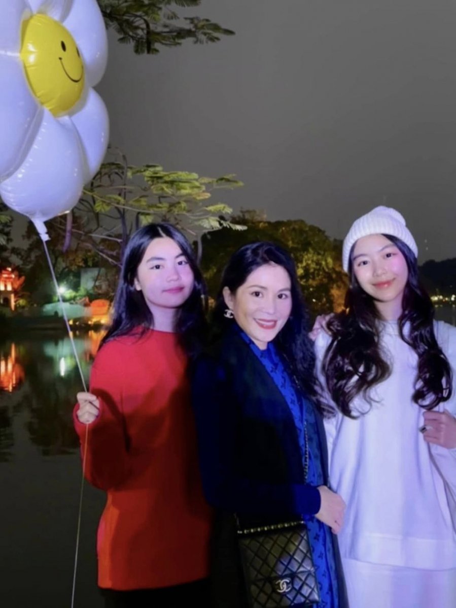 quyen-linh-cui-minh-buoc-giay-ai-nu-giua-pho-nha-3-cong-chua-nen-cung-ddeaf2c4