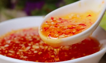 Nước mắm tỏi ớt muốn pha ngon như tiệm, chỉ cần thêm loại nước đặc biệt này