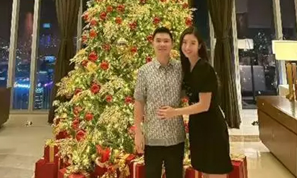 Ông xã Đỗ Mỹ Linh hiếm hoi khoe hình ảnh tình tứ bên vợ, nhìn nụ cười cũng đủ thấy hạnh phúc ra sao