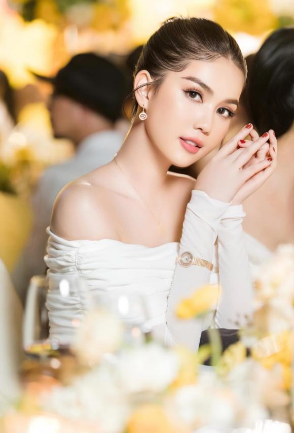 ngoc-trinh-sinh-con-6-ngoisaovn-w1392-h2048