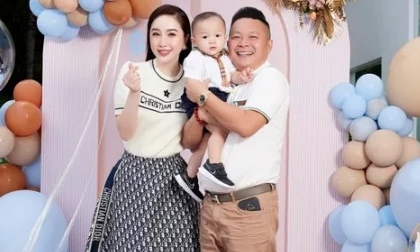 Bảo Thy lần đầu công khai dung mạo con trai, nhóc tỳ chuẩn 'bản sao hoàn hảo' của ba doanh nhân