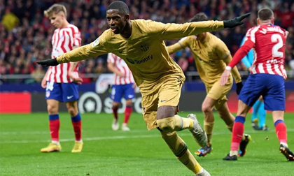 Barca hạ Atletico ở trận đại chiến có 2 thẻ đỏ vì ẩu đả