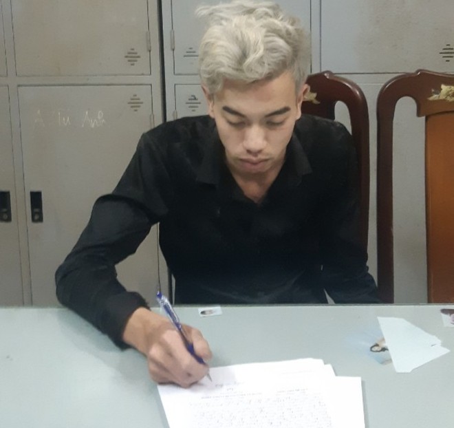 Nghi phạm đâm người yêu cũ tử vong trên vỉa hè ở Hà Nội ra đầu thú - Ảnh 3. Nghi phạm đâm người yêu cũ tử vong trên vỉa hè ở Hà Nội ra đầu thú - Ảnh 3.