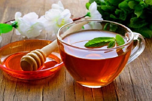 6-loai-nuoc-phu-nu-nen-uong-vao-buoi-toi-01