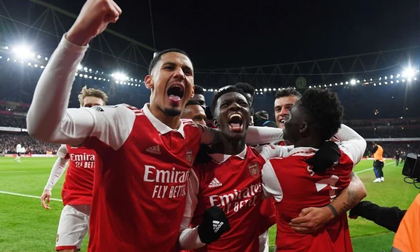 Arsenal đánh bại MU nhờ bàn thắng phút cuối