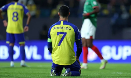 Ronaldo mờ nhạt trong trận chính thức ra mắt Al Nassr