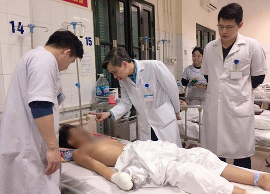 Tết Quý Mão: Gần 380 ca khám, cấp cứu do pháo nổ, tăng mạnh so với năm trước - Ảnh 1.