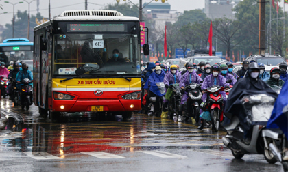 Ngày đầu tiên đi làm sau nghỉ Tết, miền Bắc chìm trong rét đậm rét hại