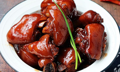 Học đầu bếp bí quyết làm món chân giò hầm Coca thơm ngon, mềm nục cả xương