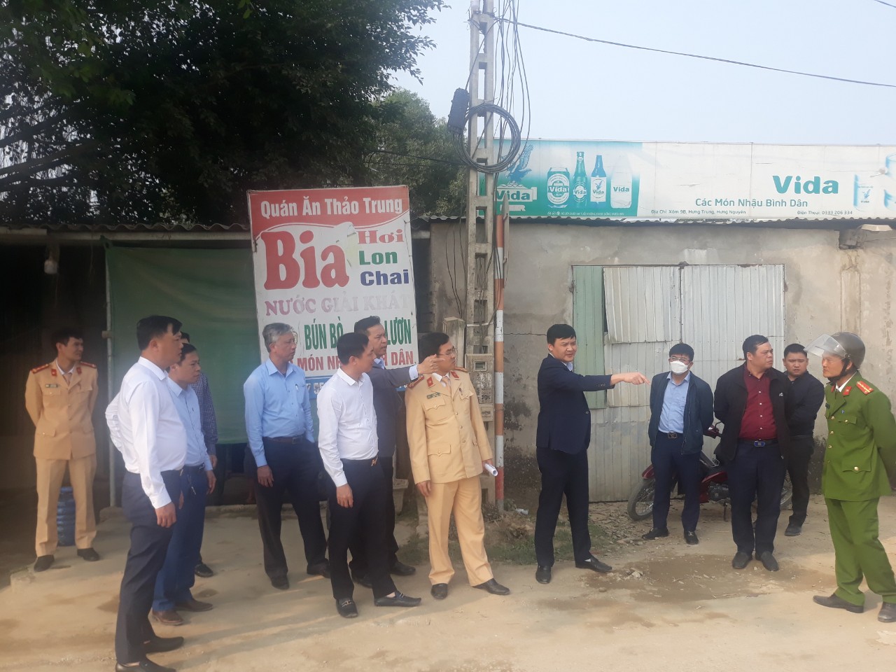 Tạm giữ hình sự tài xế xe ‘hổ vồ’ tông chết 3 mẹ con ở Nghệ An - Ảnh 2. Tạm giữ hình sự tài xế xe ‘hổ vồ’ tông chết 3 mẹ con ở Nghệ An - Ảnh 2.