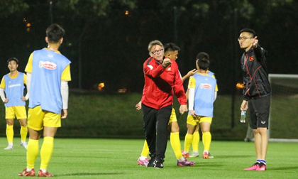 Chỉ thẳng điểm yếu của U23 Việt Nam, HLV Troussier đối diện bài toán nan giải