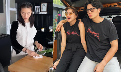 Ngô Thanh Vân vướng nghi vấn mang thai con đầu lòng ở tuổi U50