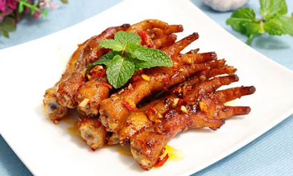 Vợ 'đốn tim' chồng bằng 2 món nhậu từ chân gà ngon khó cưỡng