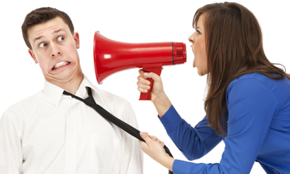 Phụ nữ ghét nhất 3 cách xưng hô, anh nào 'lỡ mồm' chẳng khác chọc trúng tổ kiến lửa