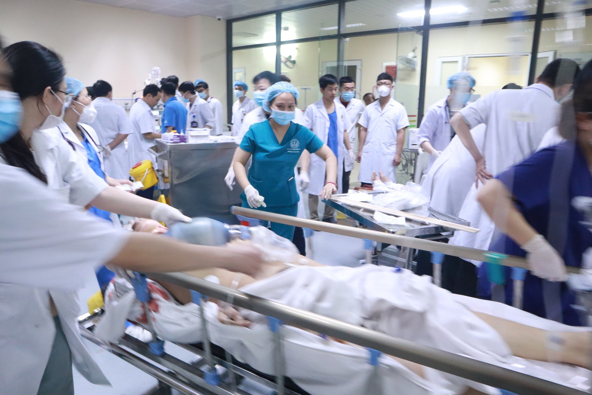 Chùm ảnh: Tình trạng sức khỏe các nạn nhân trong vụ 'xe điên' tông liên hoàn trên đường Võ Chí Công - Ảnh 1. Chùm ảnh: Tình trạng sức khỏe các nạn nhân trong vụ 'xe điên' tông liên hoàn trên đường Võ Chí Công - Ảnh 1.