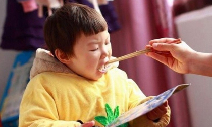 4 dấu hiệu ở trẻ chứng tỏ cha mẹ đang nuông chiều con quá mức