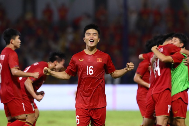 HLV Troussier: ‘Đá với Thái Lan, U22 Việt Nam gánh trên vai áp lực không được phép thua’ - Ảnh 1.