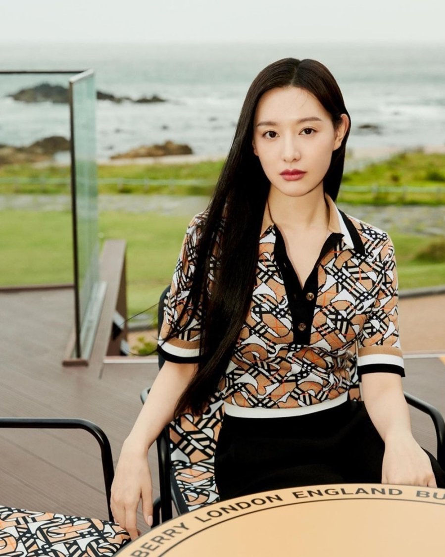 Kim-Ji-Won-tuoi-30-3