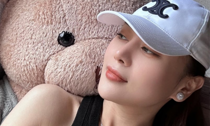 Phản ứng của Phương Oanh khi người lạ xin 'mượn bờ vai' khiến dư luận xôn xao