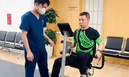 Bà xã hé lộ khoảnh khắc NS Công Lý tập vật lý trị liệu, tình hình sức khỏe gây chú ý