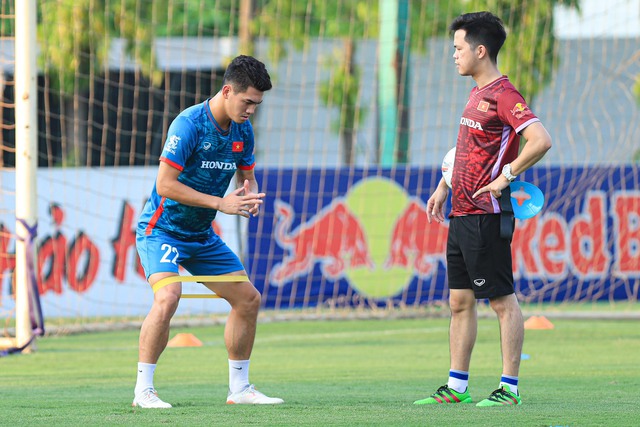 HLV Troussier nhận tin kém vui, Vua phá lưới AFF Cup chia tay đội tuyển Việt Nam vì chấn thương - Ảnh 1.