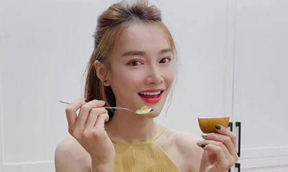 Nhã Phương tiếp tục gây lo lắng vì thân hình gầy gò, cánh tay khẳng khiu 'như que củi'