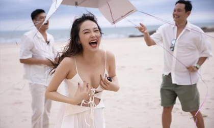 Minh Hằng khoe bụng bầu vượt mặt bên ông xã, ngầm tiết lộ giới tính con đầu lòng