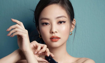 Điểm danh các sản phẩm làm đẹp không thể thiếu trong túi đồ của loạt sao Hàn đình đám
