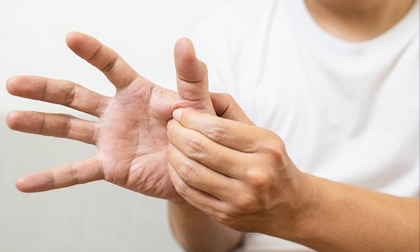 Chuyên gia dinh dưỡng chỉ ra 8 dấu hiệu thiếu canxi dễ nhận thấy nhất