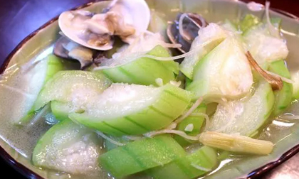 Quả mướp ăn vào mùa hè thanh mát, nhiều dinh dưỡng nhưng có 3 nhóm người cần chú ý khi dùng