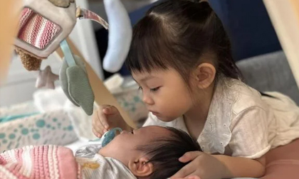 Đàm Thu Trang tiết lộ dung mạo con trai mới sinh, chỉ góc nghiêng cũng đủ gây sốt