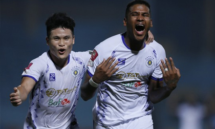 Ngoại binh lập hattrick vào lưới Đặng Văn Lâm, CLB Hà Nội 'phả hơi nóng' lên CLB CAHN trong cuộc đua vô địch