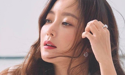 Mỹ nhân tự nhận đẹp hơn Song Hye Kyo gây sốt với làn da căng mướt, mịn màng ở tuổi 47