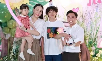 Con trai Cường Đô La và Hà Hồ gây sốt với diện mạo khác lạ trong tiệc sinh nhật em gái Suchin