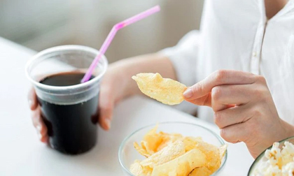 Loãng xương dễ dẫn đến khuyết tật lâu dài: Cần tránh tiêu thụ nhiều 3 nhóm thực phẩm dễ làm 'rỗng' xương