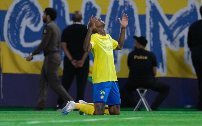 Ngược dòng ngoạn mục trong 10 phút, Ronaldo và Al Nassr lọt vào vòng bảng giải đấu có Hà Nội FC - Ảnh 1.