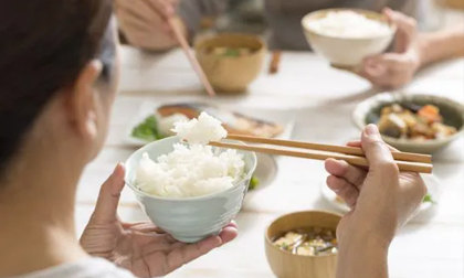 4 kiểu ăn tinh bột sai lầm bòn rút tuổi thọ, tưởng lành mạnh hóa ra hại sức khoẻ không ngờ