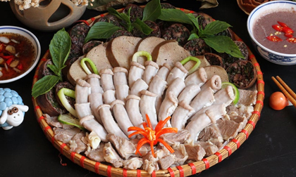Hòa thứ nước này vào luộc lòng: Lòng đắng tới đâu cũng hết, thơm ngon giòn sần sật